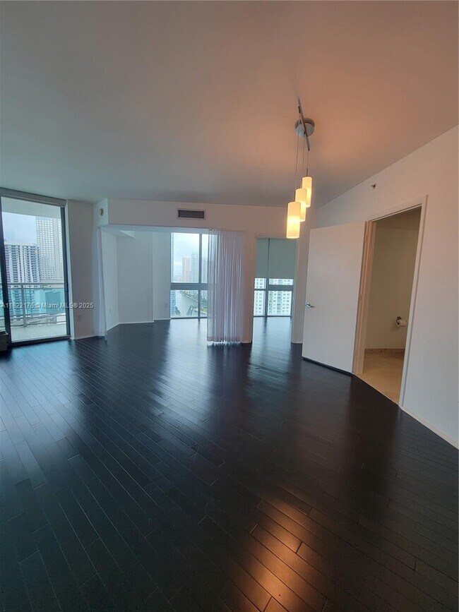 Foto del edificio - 350 S Miami Ave