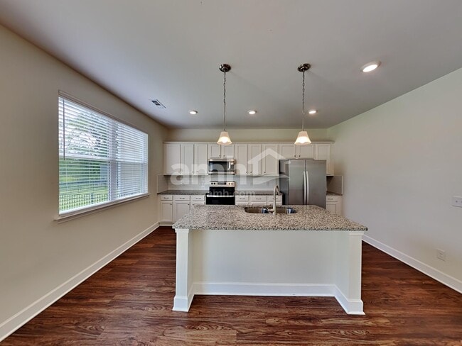 Building Photo - 1021 Bluewater Dr