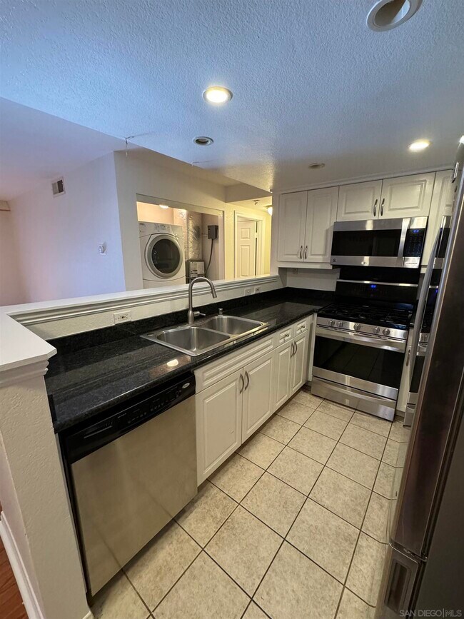 Building Photo - 1564 Tanglewood Ln