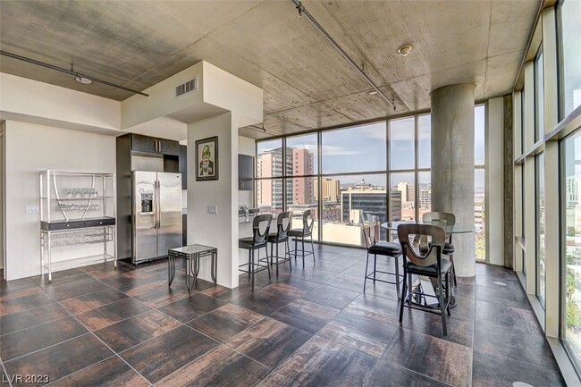 Foto del edificio - 353 E Bonneville Ave