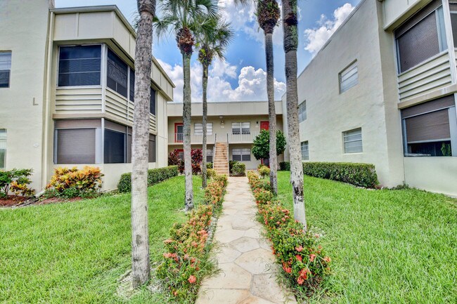 Building Photo - 555 Normandy Ln