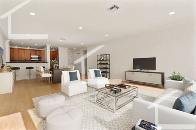 Building Photo - Huge 2 bed in Newton