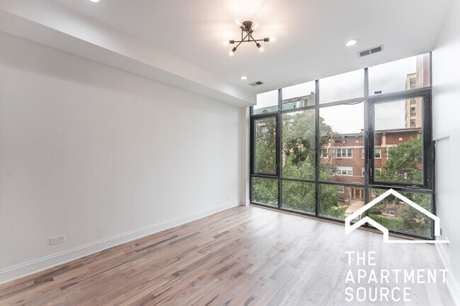 Foto del edificio - 5733 N Winthrop Ave