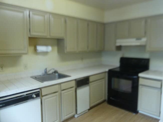 Building Photo - 1122 Willow Green Dr