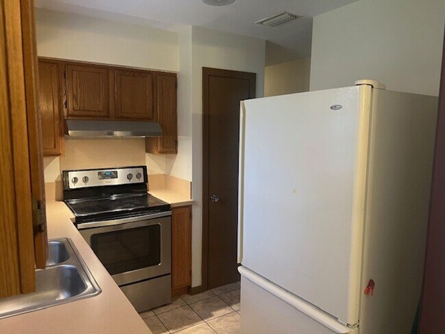 Foto del edificio - Nice 3 bedroom 1 and 1/2 bath in the heart...