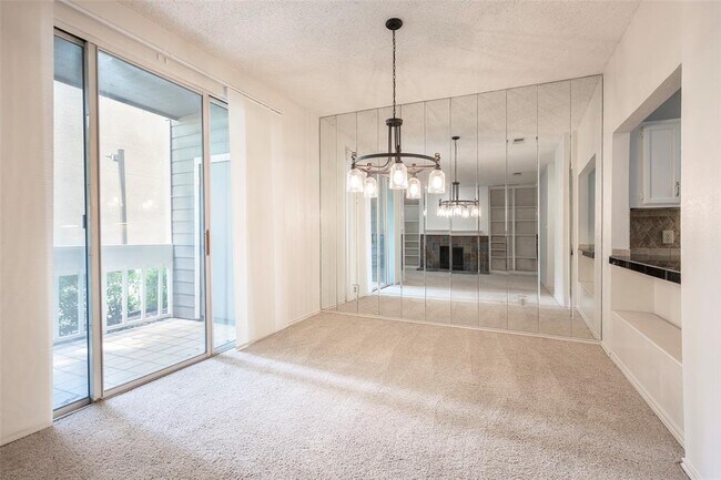 Foto del edificio - 5310 Keller Springs Rd