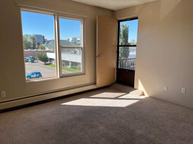 Building Photo - 1 Bed 1 Bath Unit in Red Deer, AB