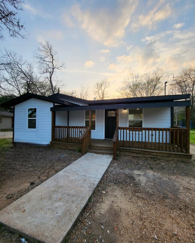Welcome to this brand new home!! - 524 Dunnam Ave