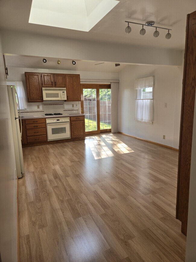 Kitchen - 30 Fairfield Ave