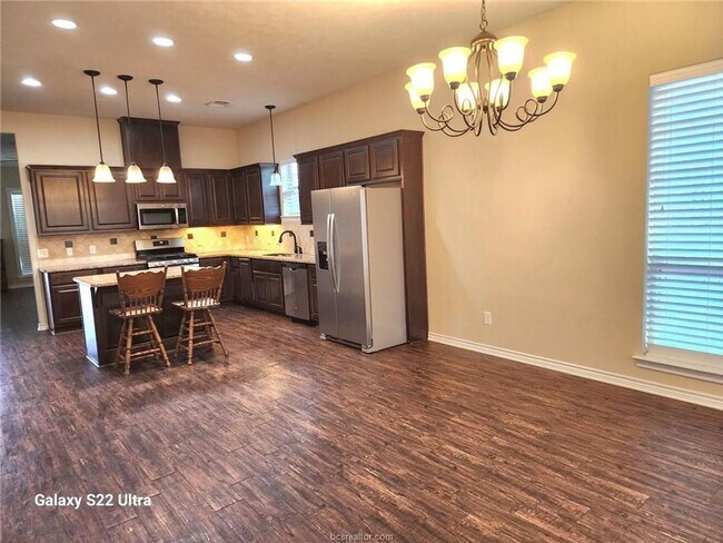 Building Photo - 4 Bedroom, 2 Bath in Dove Crossing Subdivi...