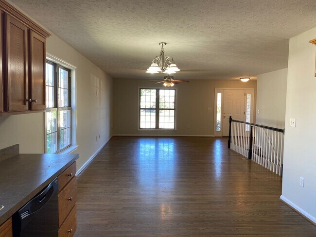 Building Photo - 3 br, 2 bath House - 7302 Strive Lane