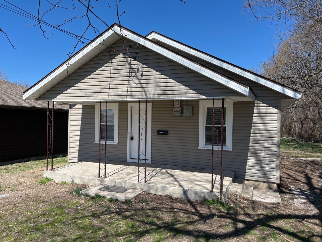 Primary Photo - Remodeled! 3 Bedroom, 1 Bath, $895!!