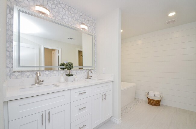 Foto del edificio - 14788 Cygnus Ct