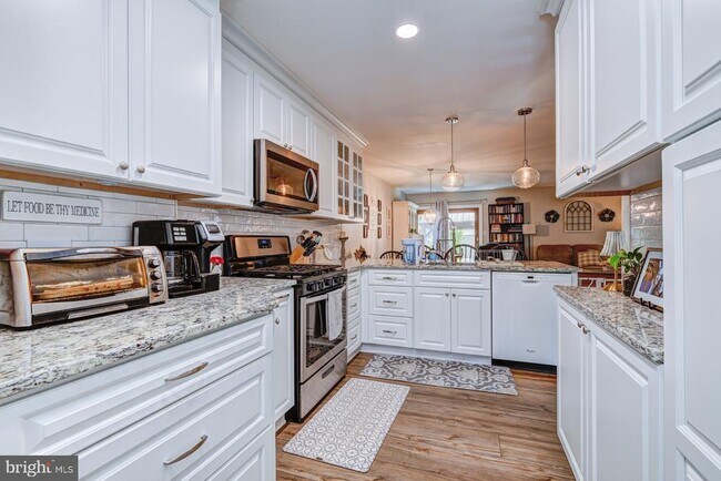 Building Photo - 994 Princeton Pl