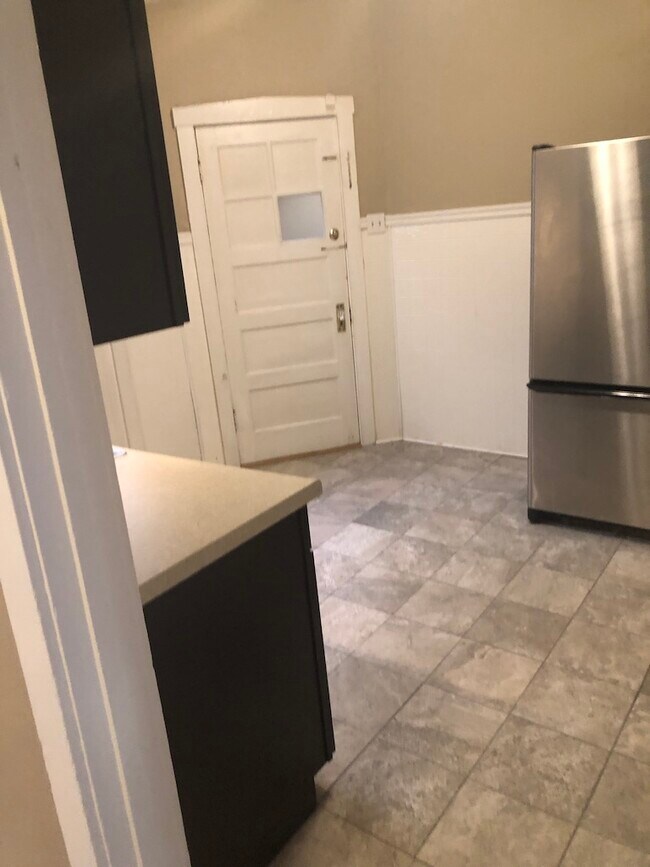 Ceramic tile in kitchen, bath - 3104 Gurney Ave
