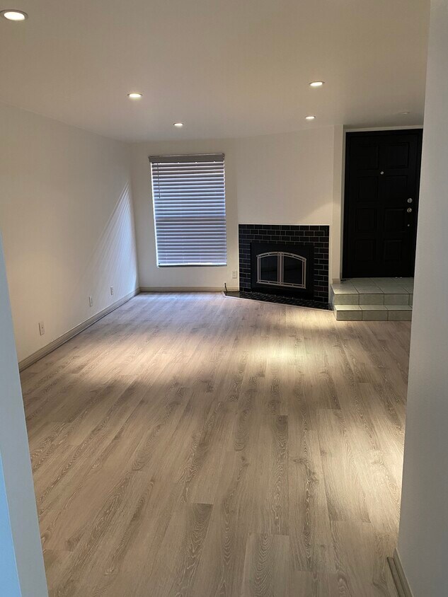 living room - 219 N Isabel St