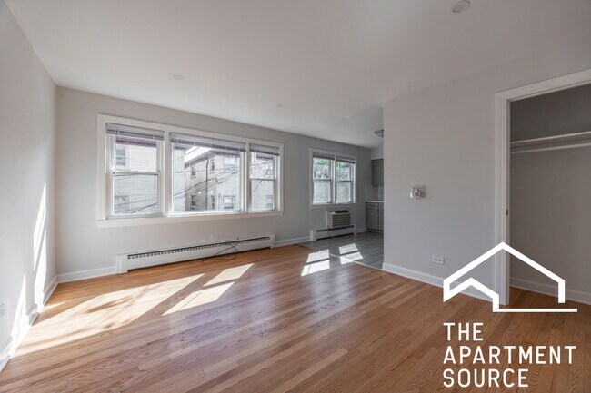 Foto del edificio - 5824 W Lawrence Ave