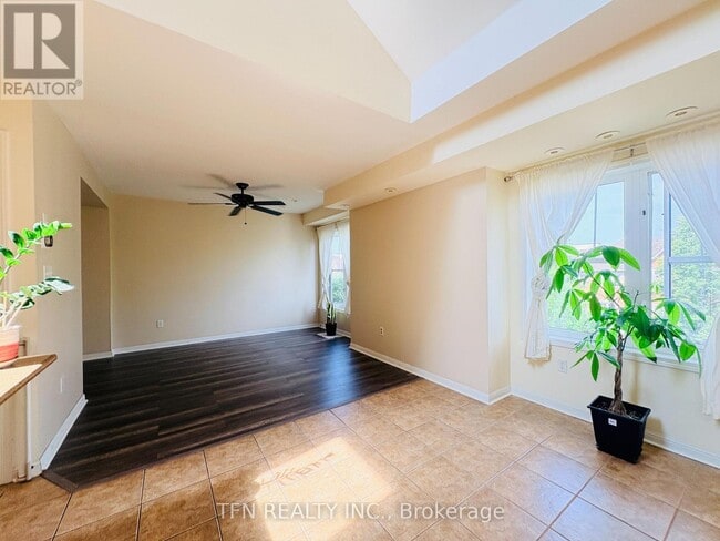 Building Photo - 588 Shoreline Dr