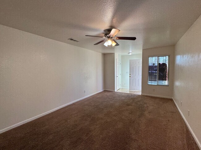 Foto del edificio - 3 Bed, 2 Bath Duplex in Quail Lakes Aea