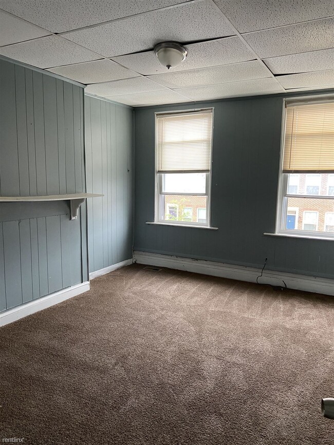 Building Photo - 3 br, 1.5 bath House - 1827 Division St