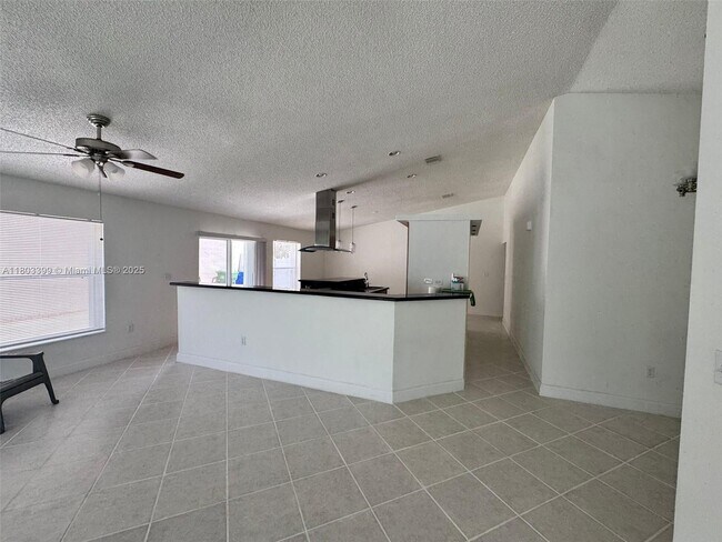 Foto del edificio - 18171 NW 18th St
