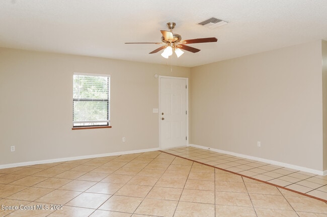 Building Photo - 1658 Wainwright St SE