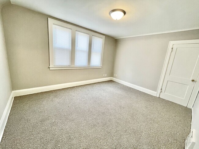 Building Photo - 1114/1116 S 86th