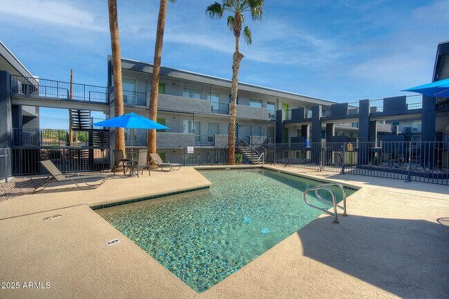 Foto del edificio - 2925 N Greenfield Rd
