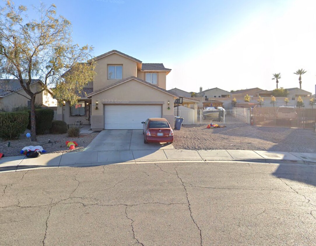 Foto principal - 3-Bedroom Gem with Fireplace, RV Parking &...