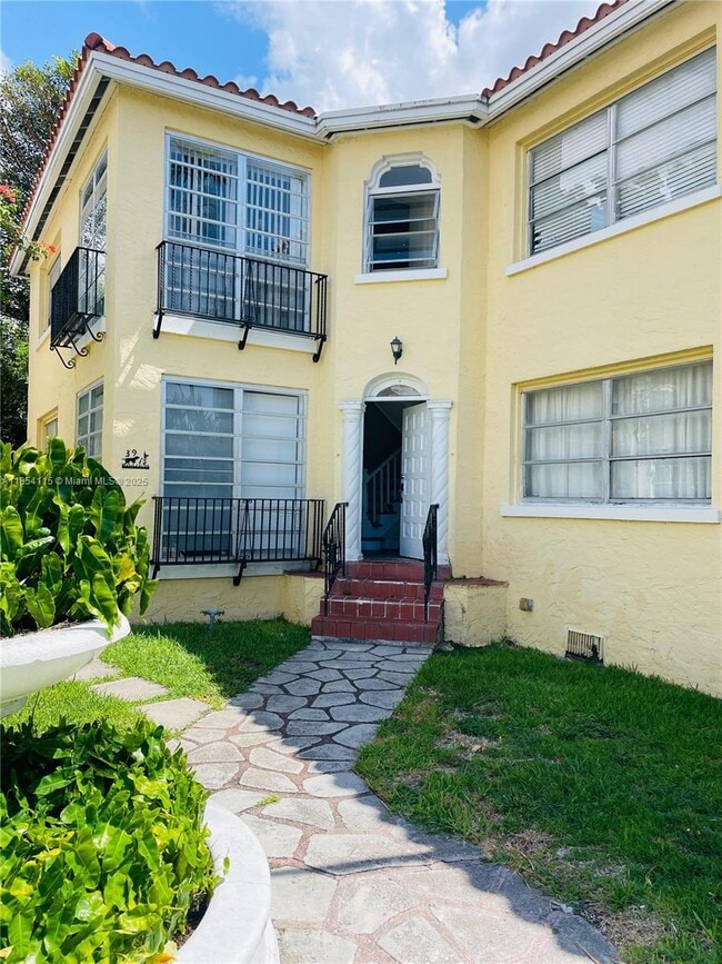 Building Photo - 39 Sidonia Ave