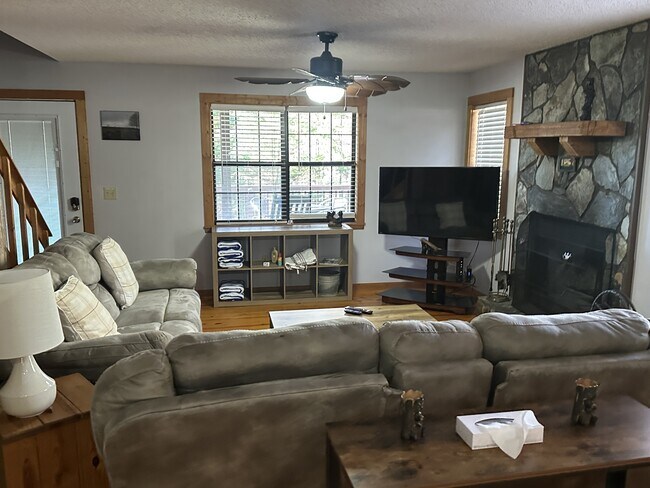 Foto del edificio - 155 April Ln