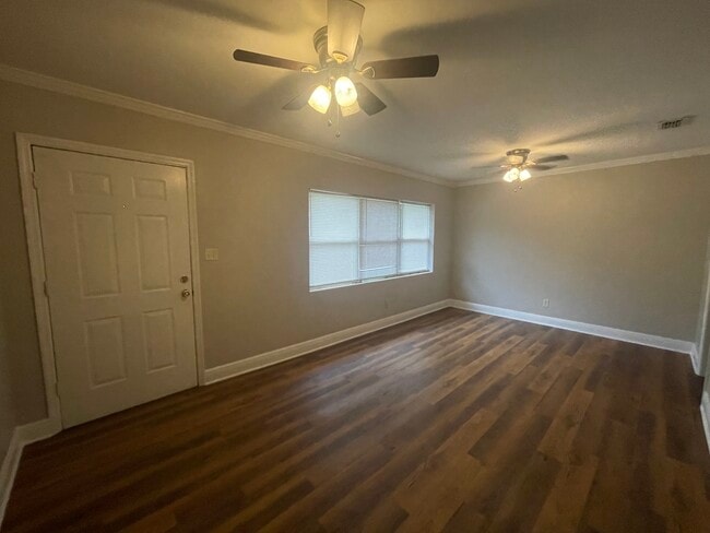 Livingroom - 124 W 4th Ave
