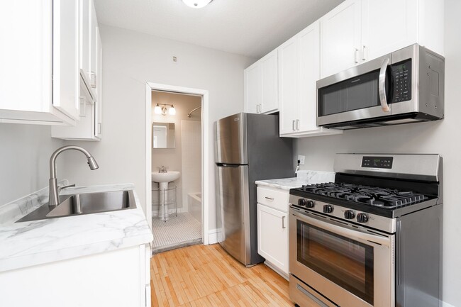 Interior Photo - 225–233 Oak Grove – Oak Grove Downtown