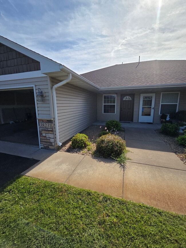 Building Photo - 38231 Ewing Ct