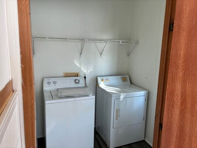 Foto del edificio - 1220 Garden Grove Ln