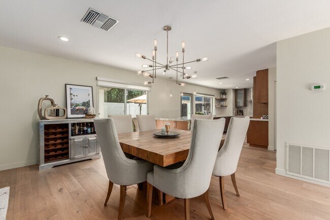 Foto del edificio - 3160 E Hazelwood St
