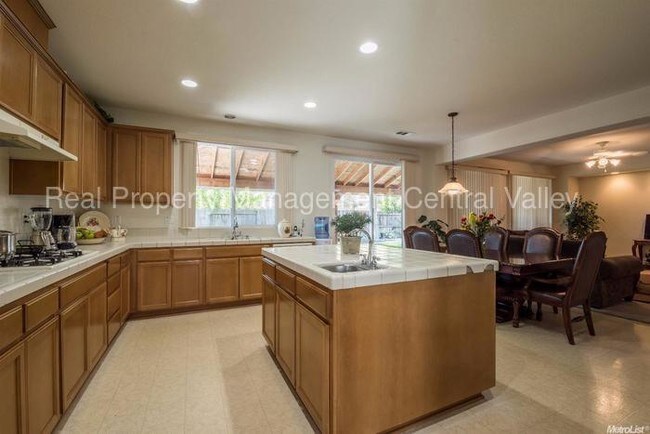 Foto del edificio - 5013 Gold River Ct