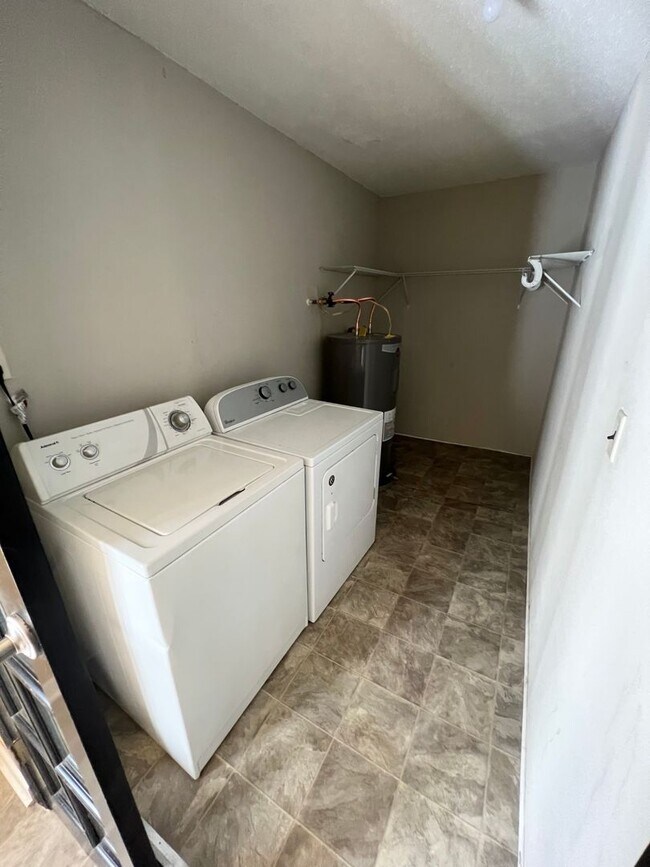 Photo - 4011 Wood Dr House