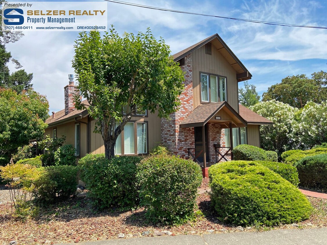 Foto principal - Charming 2-story 2 bedroom home w/ bonus l...