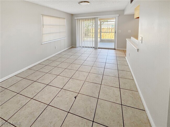 Foto del edificio - 6635 Warwick Cir