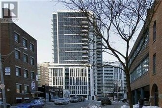Building Photo - 400 Adelaide St E