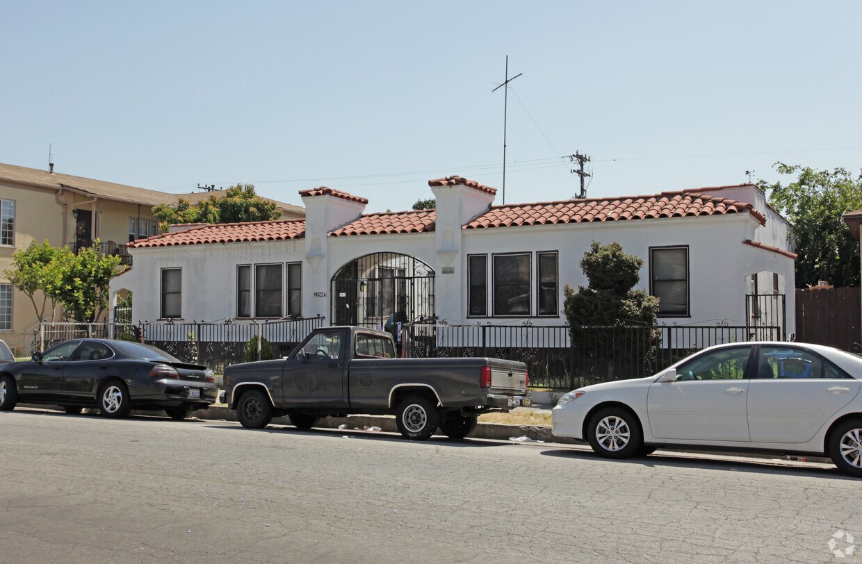 Foto del edificio - 6822-6834 Middleton St