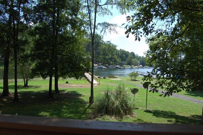 Foto del edificio - 26 Rocky Pointe Rd
