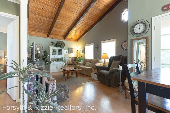 Building Photo - 333-335 Mesa Dr