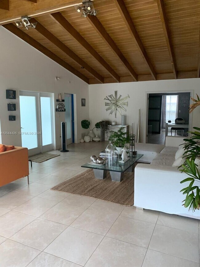 Foto del edificio - 1047 NE 84th St