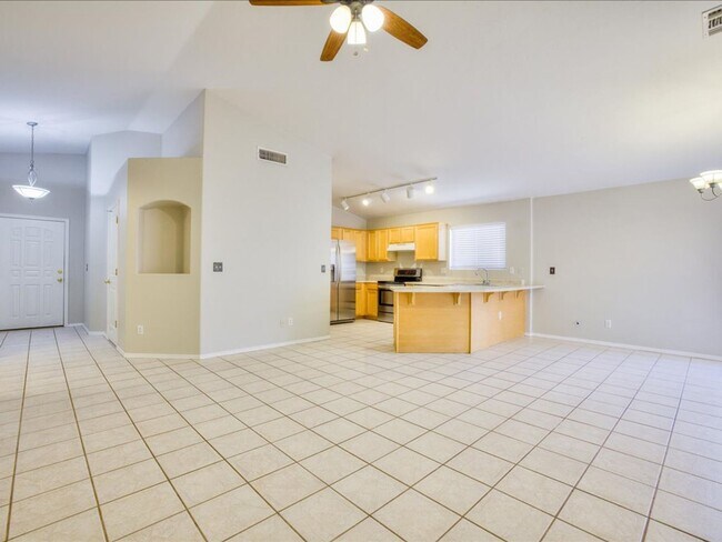 Building Photo - 3 Bedroom, 2 Bath