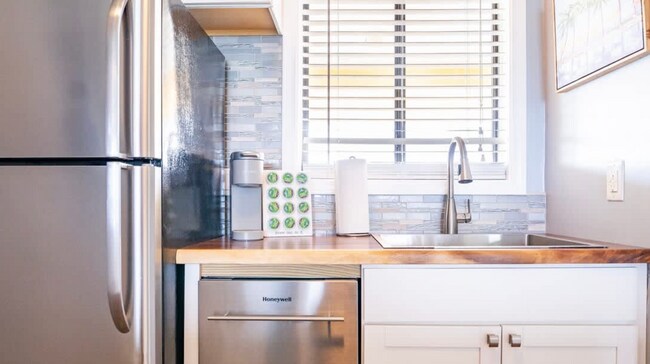 Foto del edificio - 2 Bedroom Condo - Ocean View - On the Boardwalk - Utilities Included!