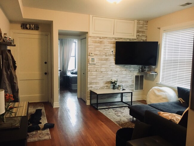 Building Photo - 3433 N Lakewood Ave