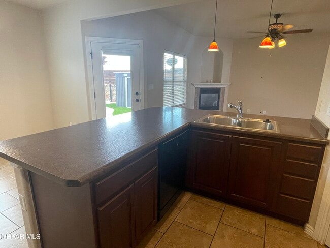 Building Photo - 11726 Dos Palmas Dr