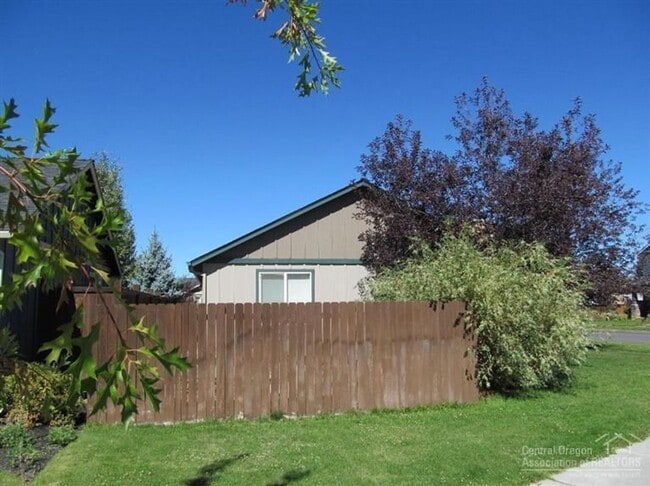 Building Photo - 62593 Hawkview Road